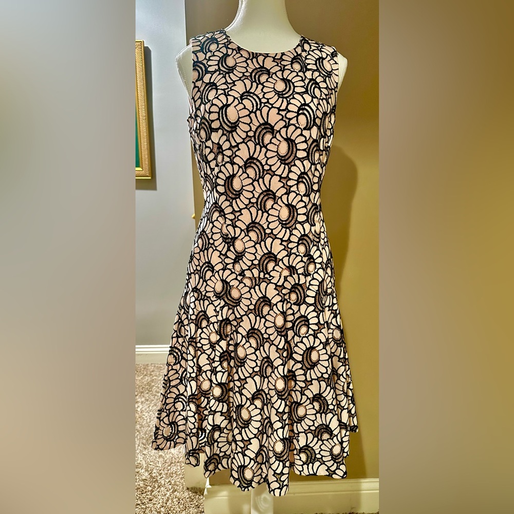 Tommy Hilfiger Elegant Black and Pink Floral Lace Lined Sleeveless Dress.